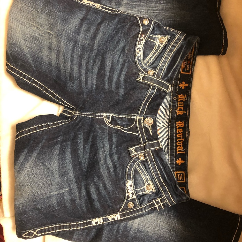 Capris rock revival